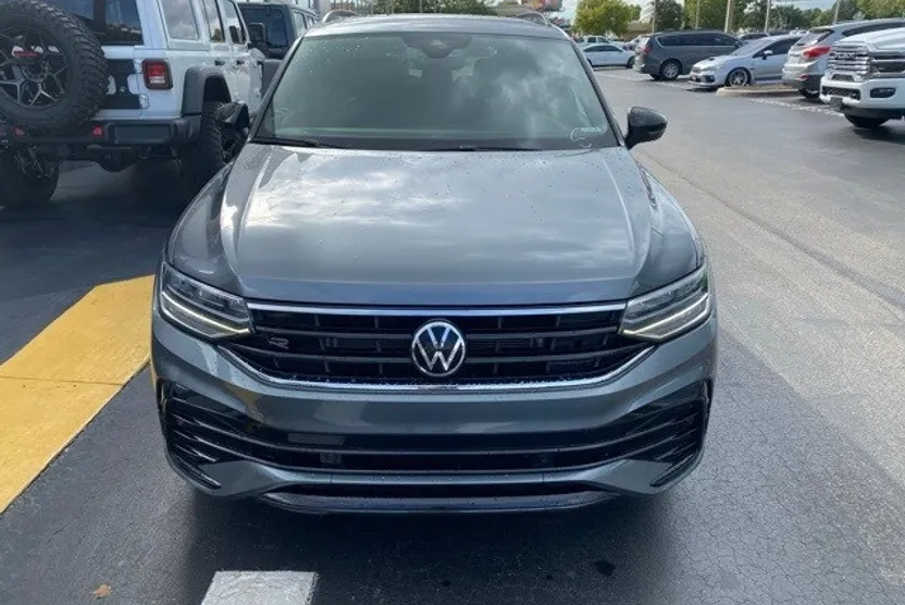 2023 Volkswagen Tiguan SE R-Line Black photo 1