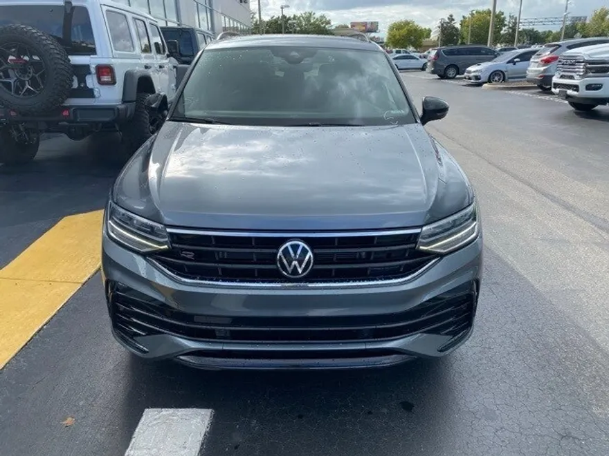 2023 Volkswagen Tiguan SE R-Line Black photo 1