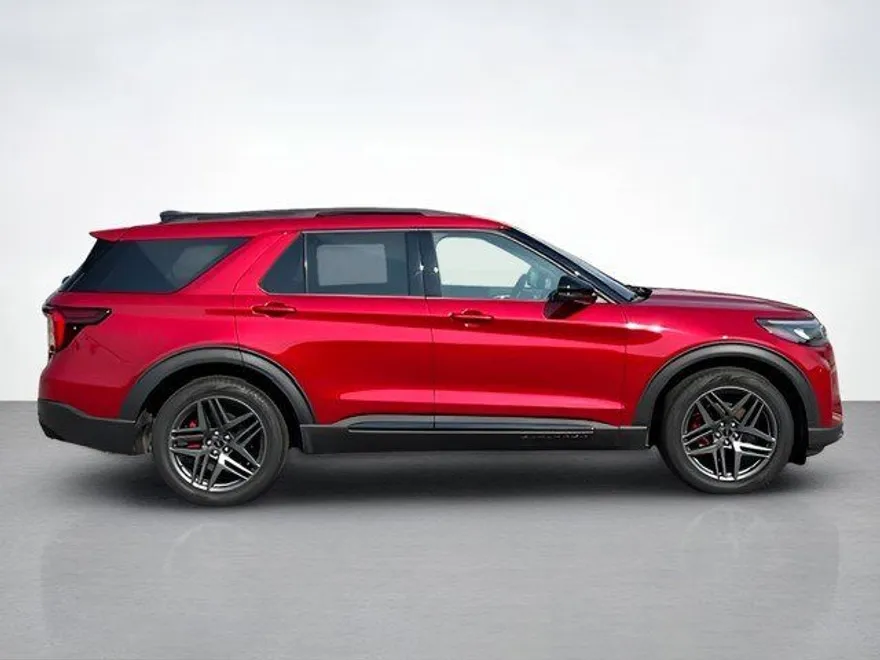 2025 Ford Explorer ST photo 1