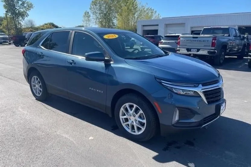 2024 Chevrolet Equinox LT photo 1