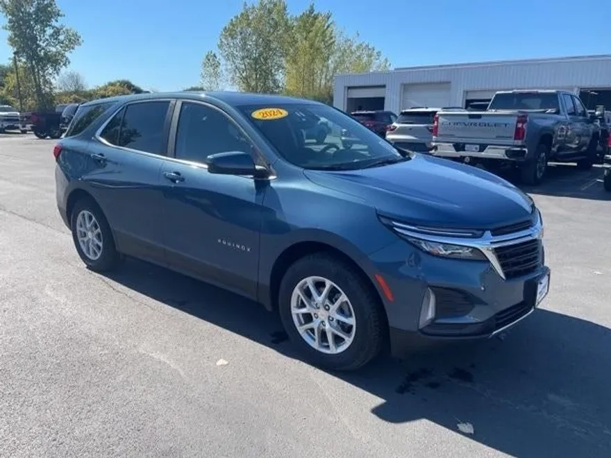 2024 Chevrolet Equinox LT photo 1