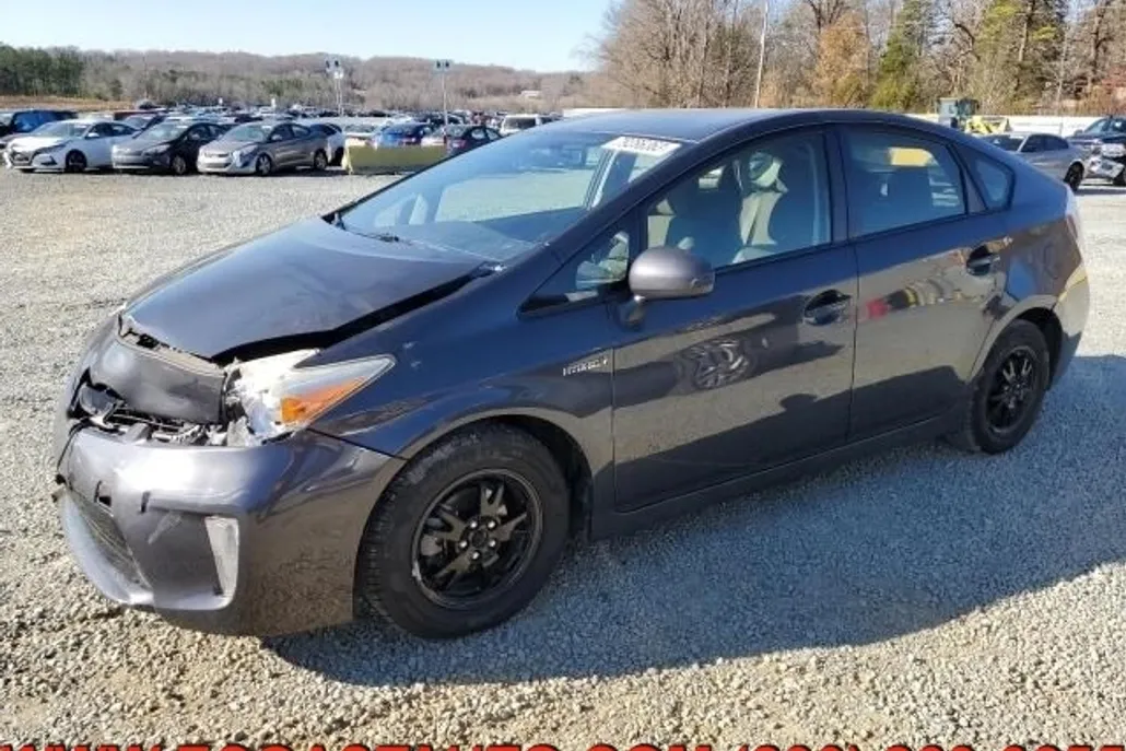2014 Toyota Prius Four photo 1