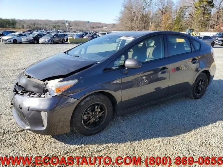 2014 Toyota Prius Four photo 1
