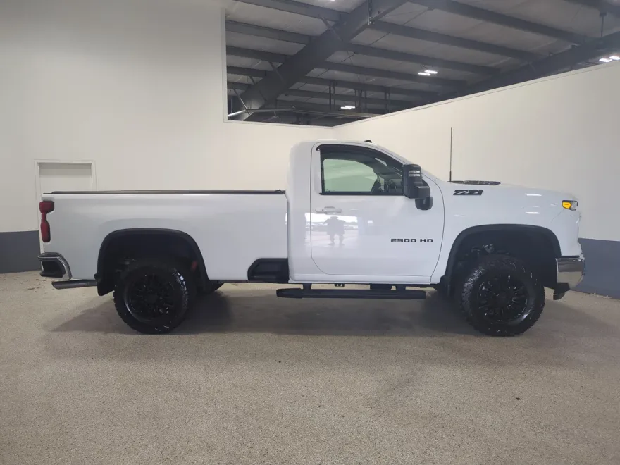 2024 Chevrolet Silverado 2500HD LT photo 1