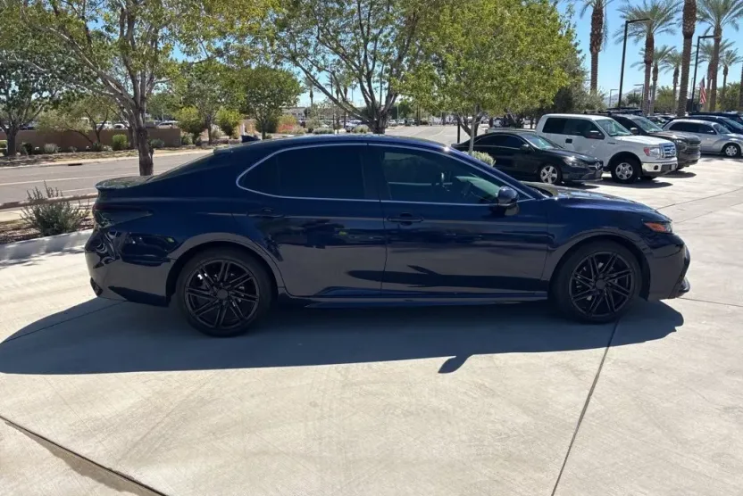 2022 Toyota Camry SE photo 1