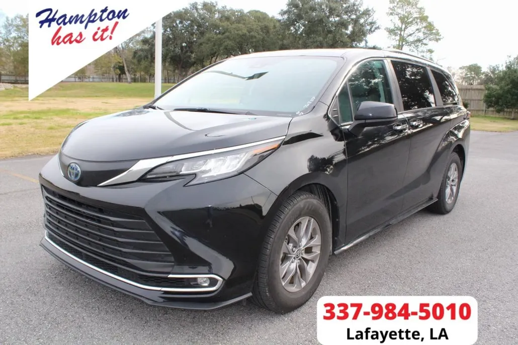 2023 Toyota Sienna XLE photo 1