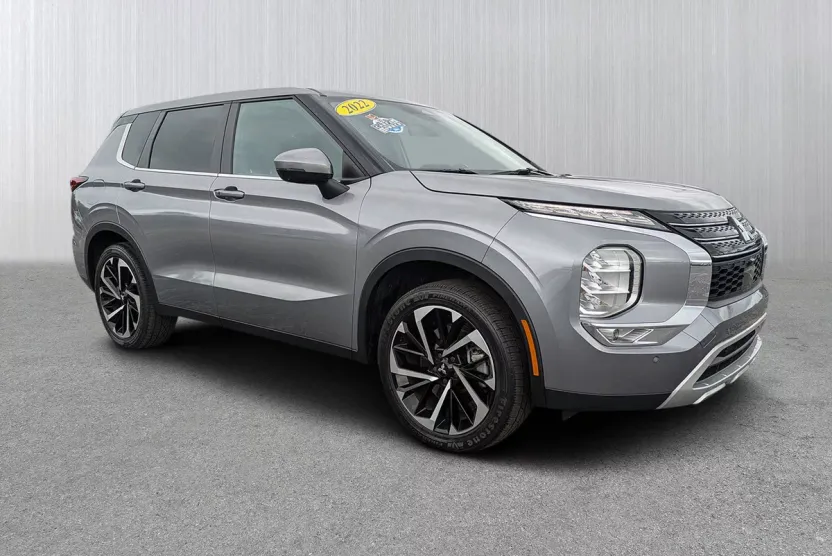 2022 Mitsubishi Outlander SE photo 1