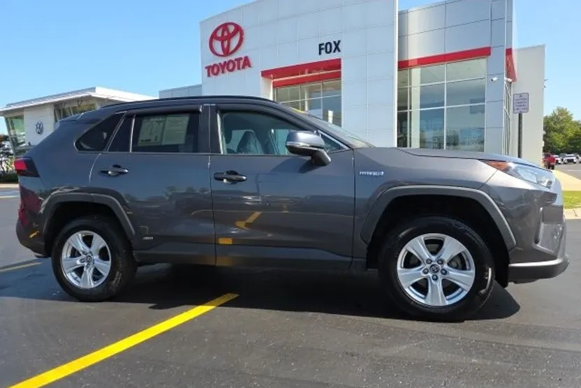 2019 Toyota RAV4 Hybrid LE photo 1