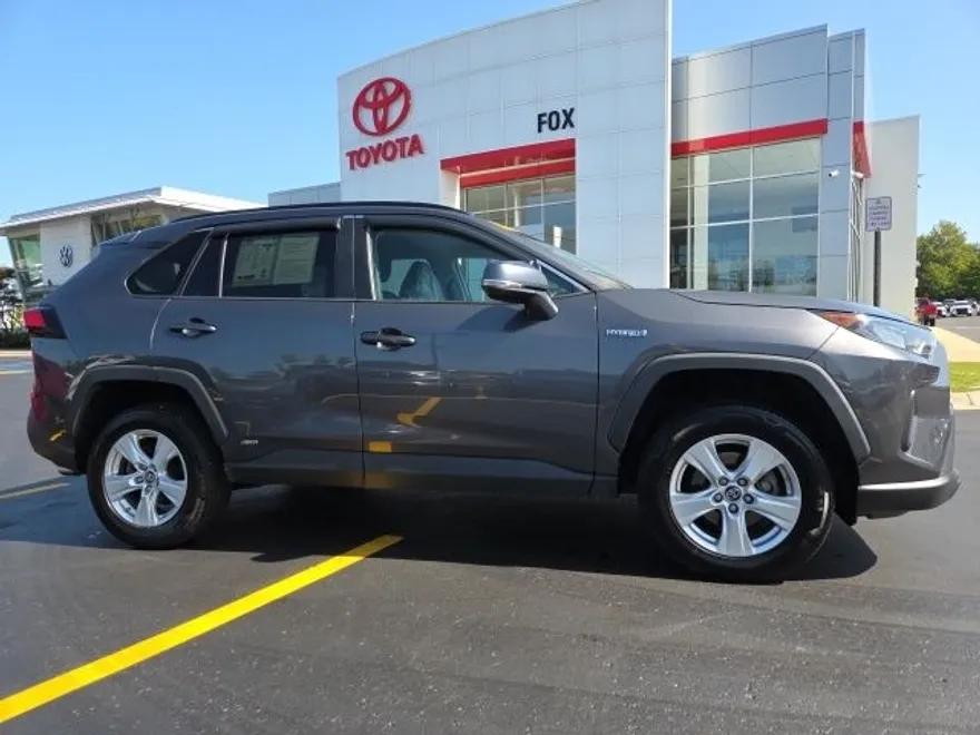 2019 Toyota RAV4 Hybrid LE photo 1