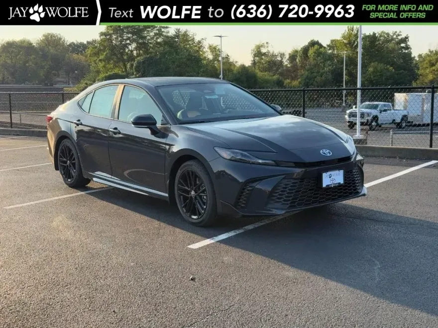 2026 Toyota Camry SE photo 1