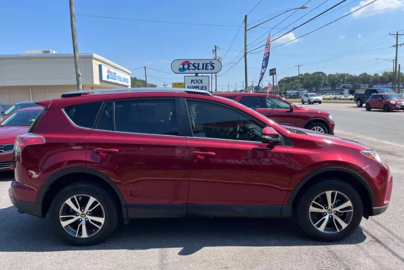 2018 Toyota RAV4 XLE photo 1