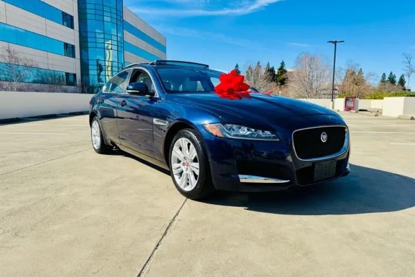 2017 Jaguar XF 35t Premium photo 1