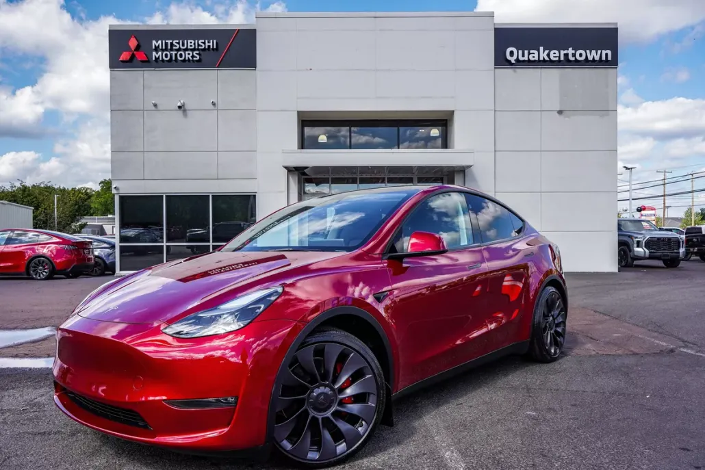 2025 Tesla Model Y Performance photo 1