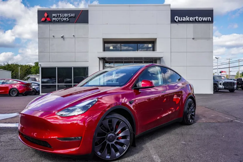 2025 Tesla Model Y Performance photo 1
