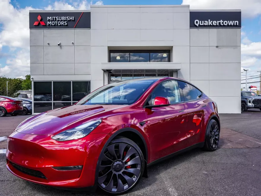 2025 Tesla Model Y Performance photo 1