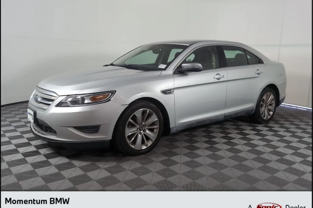 2010 Ford Taurus Limited photo 1