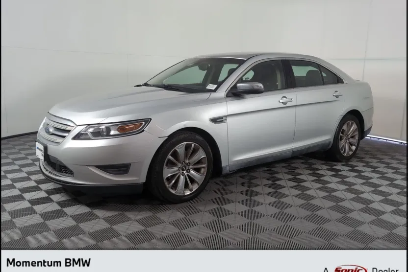 2010 Ford Taurus Limited photo 1