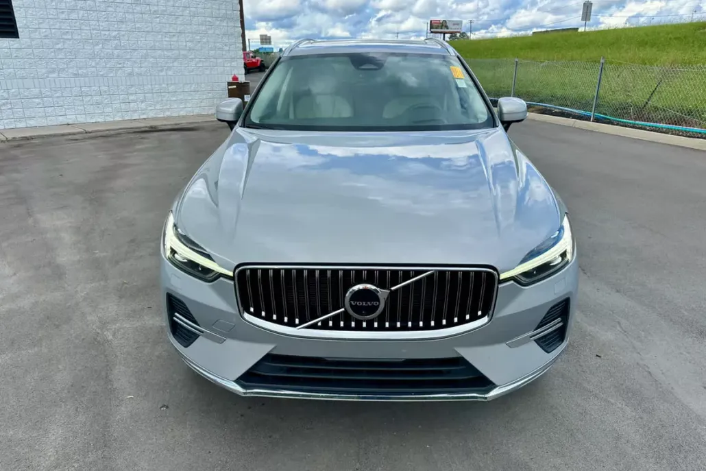 2023 Volvo XC60 Ultimate photo 1
