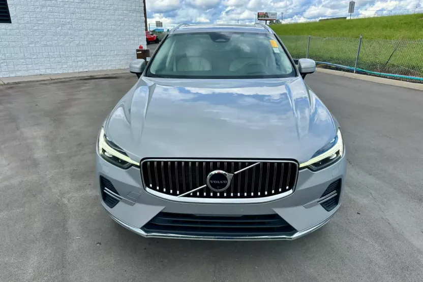 2023 Volvo XC60 Ultimate photo 1