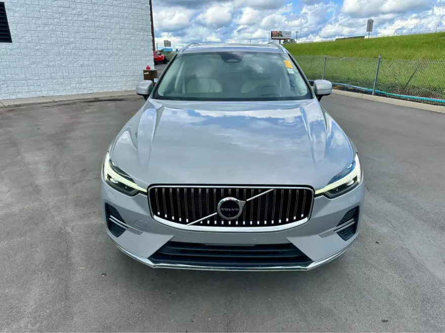 2023 Volvo XC60 Ultimate photo 1