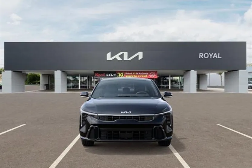 2025 Kia K4 GT-Line photo 1
