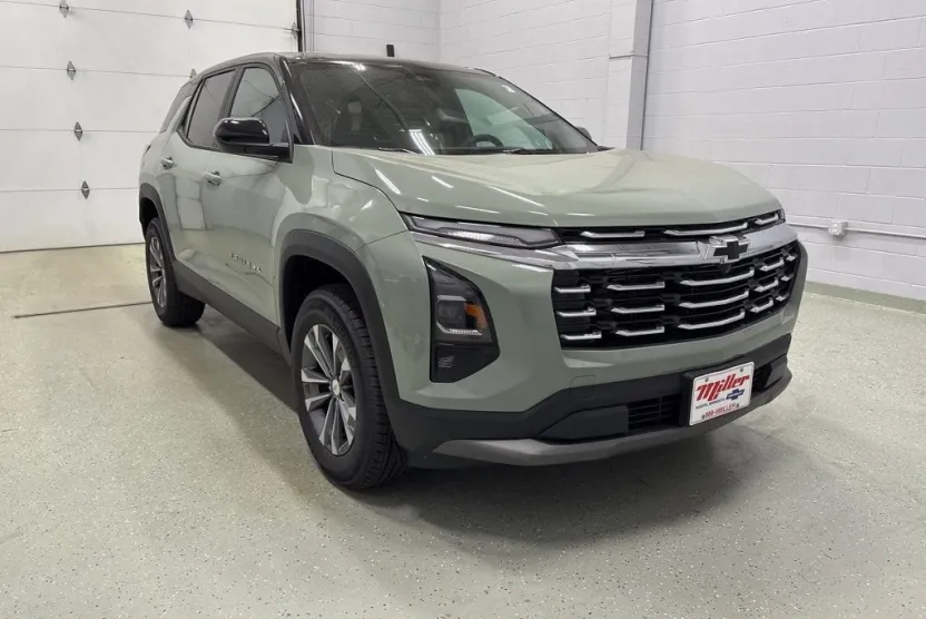 2026 Chevrolet Equinox LT photo 1