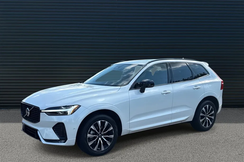 2025 Volvo XC60 B5 Plus photo 1