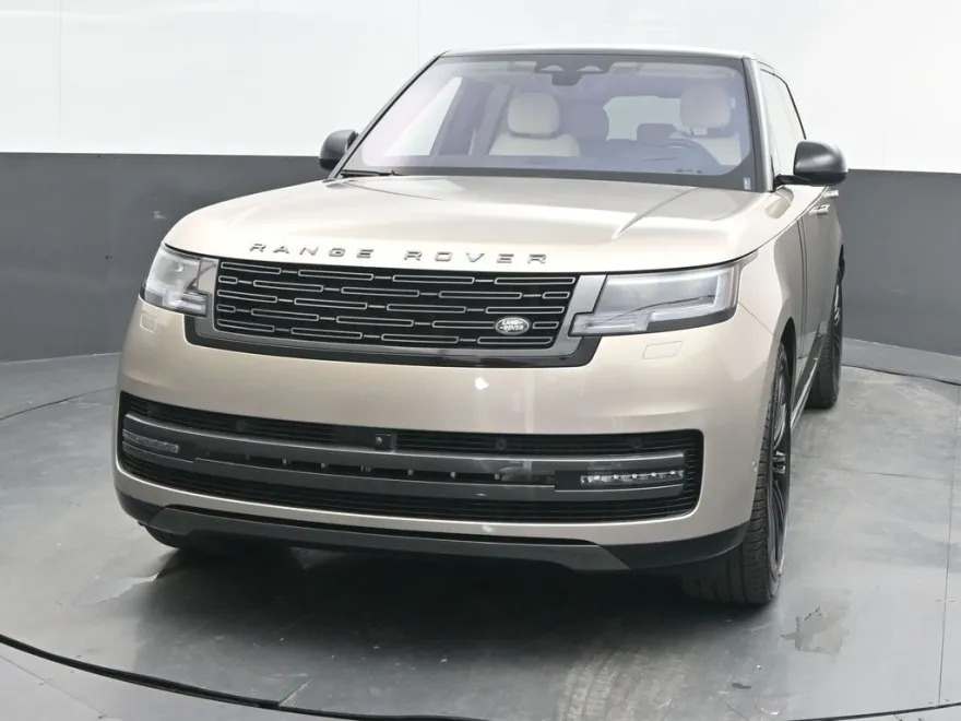 2023 Land Rover Range Rover SE photo 1