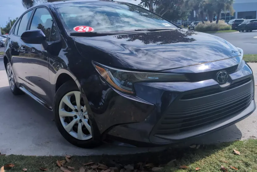 2024 Toyota Corolla LE photo 1
