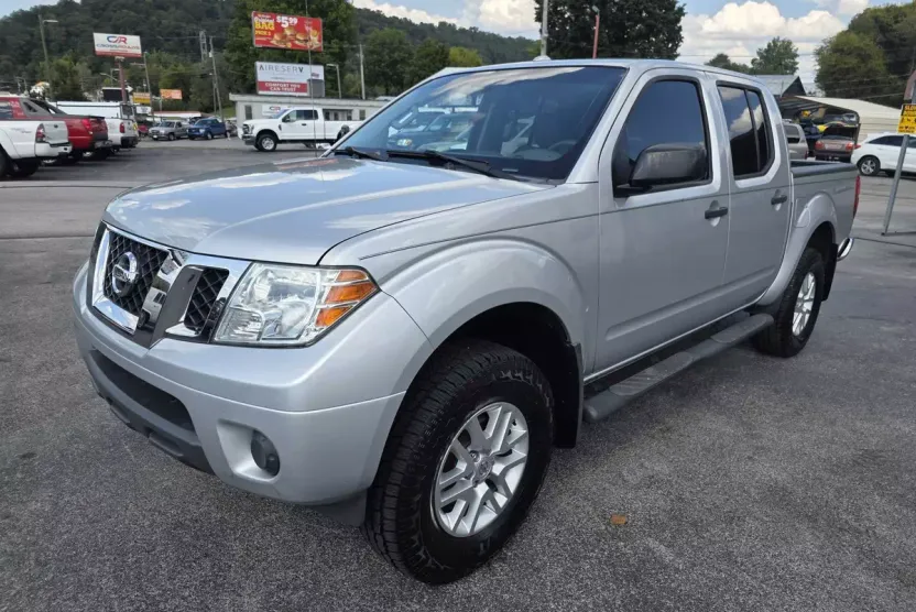 2014 Nissan Frontier SV photo 1