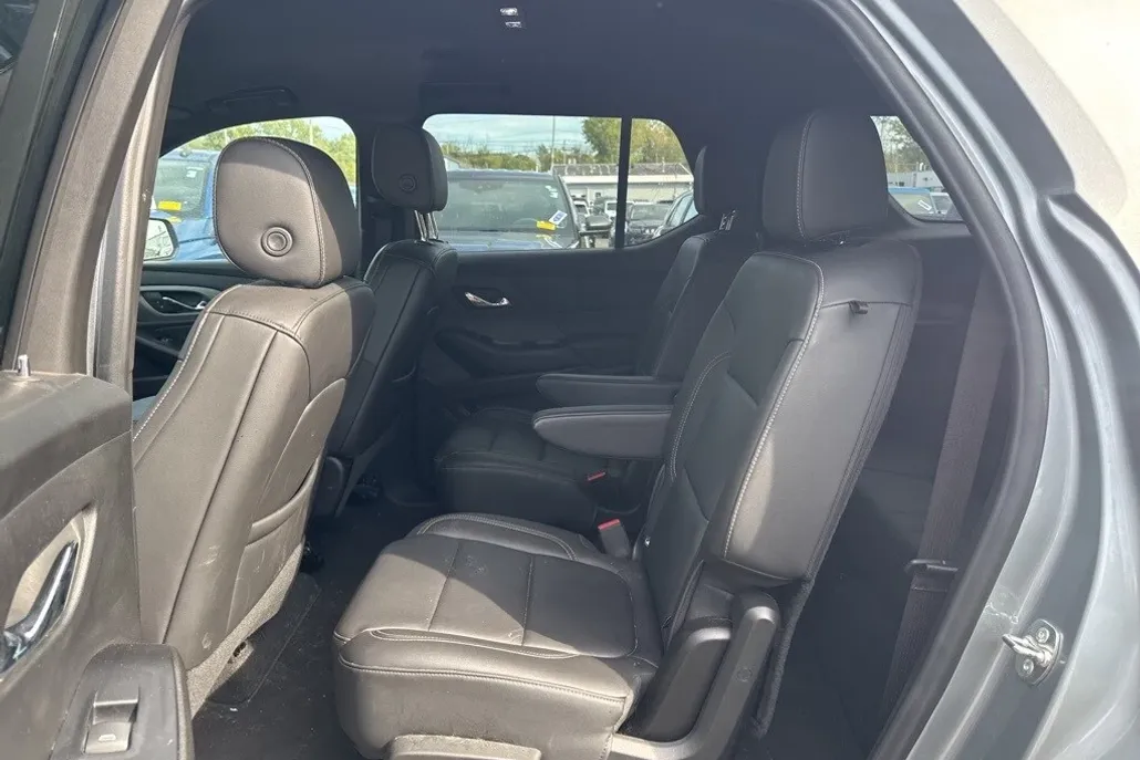 2023 Chevrolet Traverse Leather photo 1