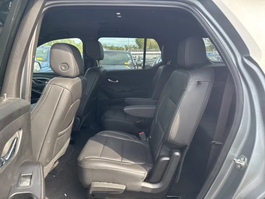 2023 Chevrolet Traverse Leather photo 1