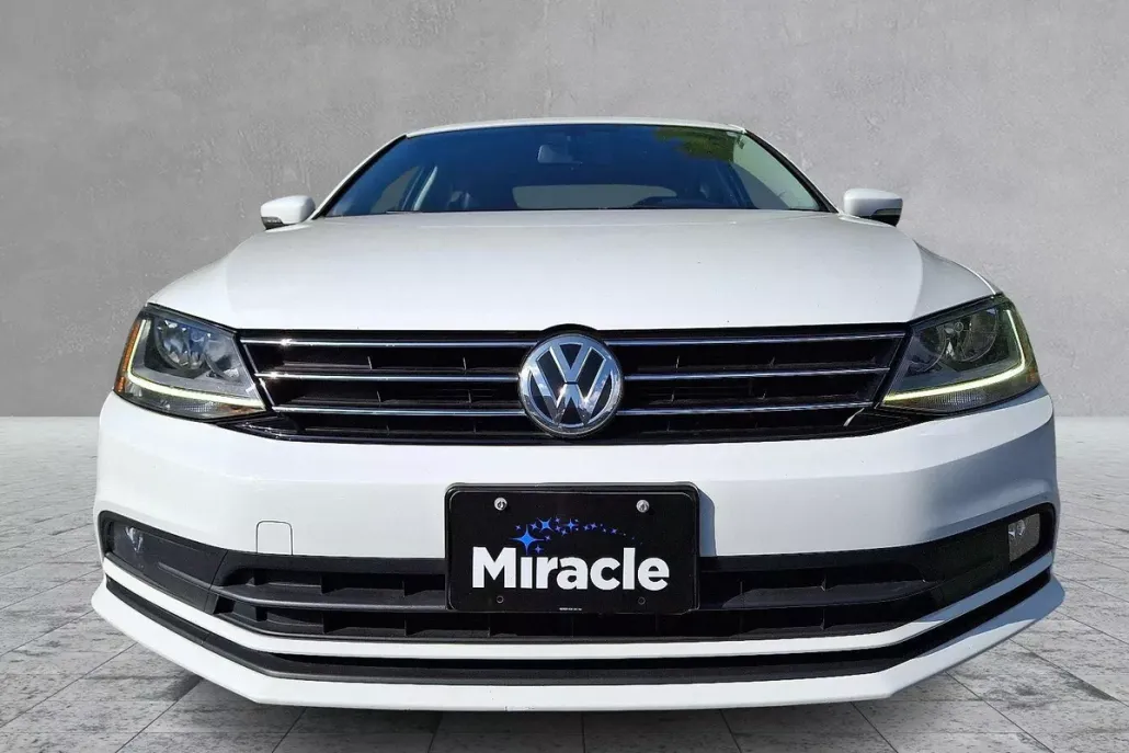 2017 Volkswagen Jetta 1.8T SEL photo 1