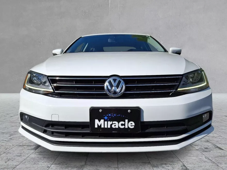 2017 Volkswagen Jetta 1.8T SEL photo 1