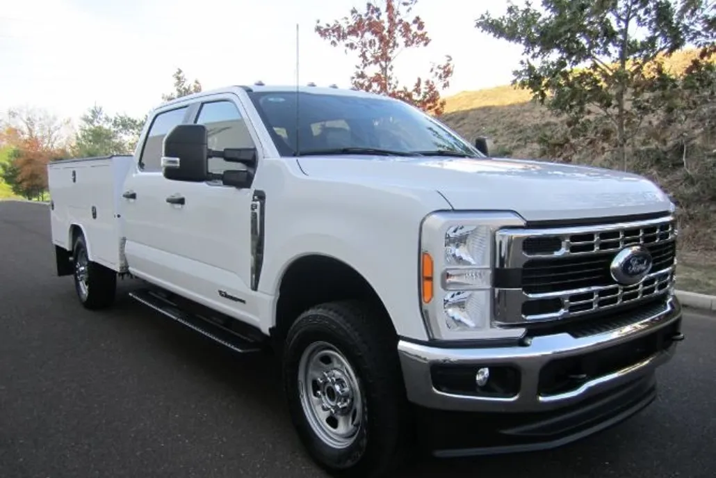 2023 Ford F-350 XL photo 1