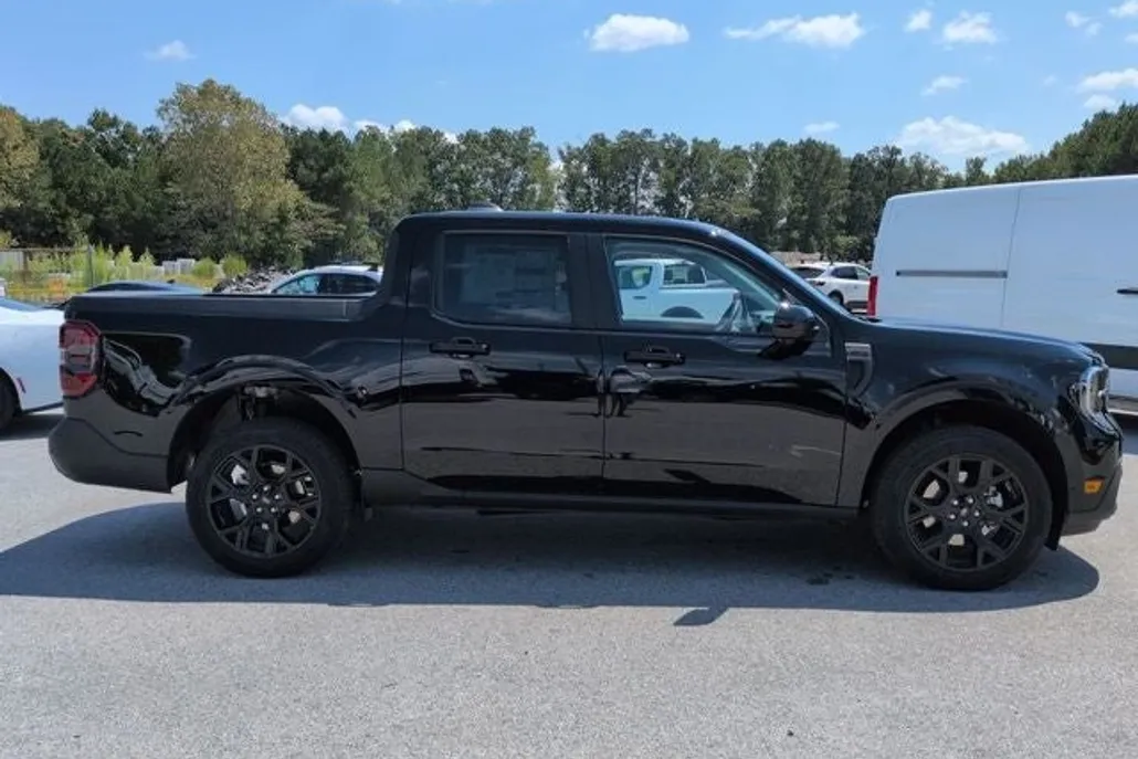 2025 Ford Maverick Lariat photo 1