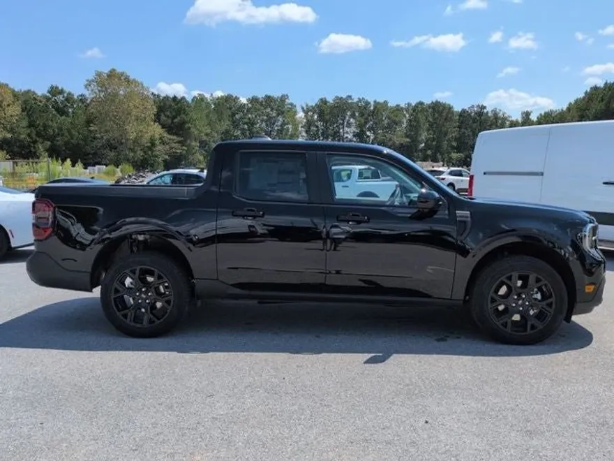 2025 Ford Maverick Lariat photo 1