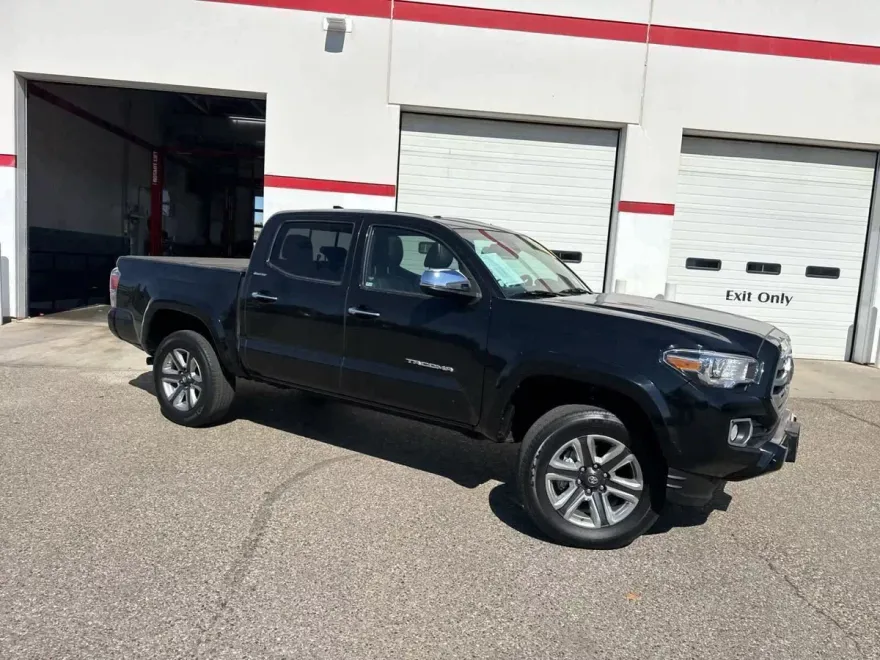 2018 Toyota Tacoma Limited Double Cab V6 4x4 photo 1