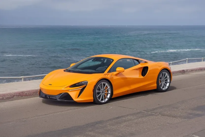 2025 Mclaren ARTURA photo 1