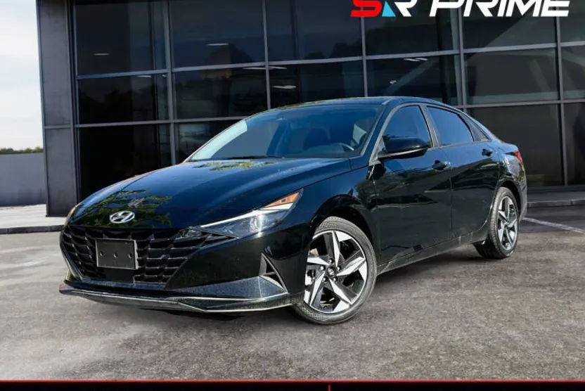 2023 Hyundai Elantra SEL photo 1