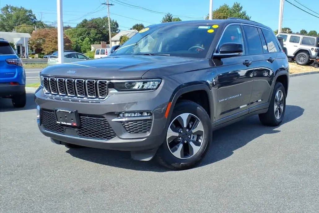 2023 Jeep Cherokee 4xe photo 1