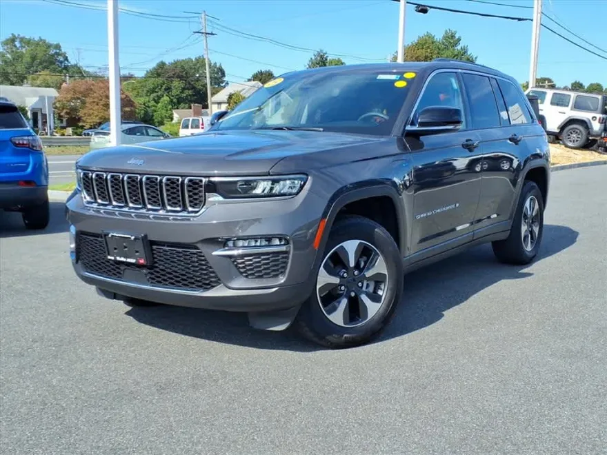 2023 Jeep Cherokee 4xe photo 1