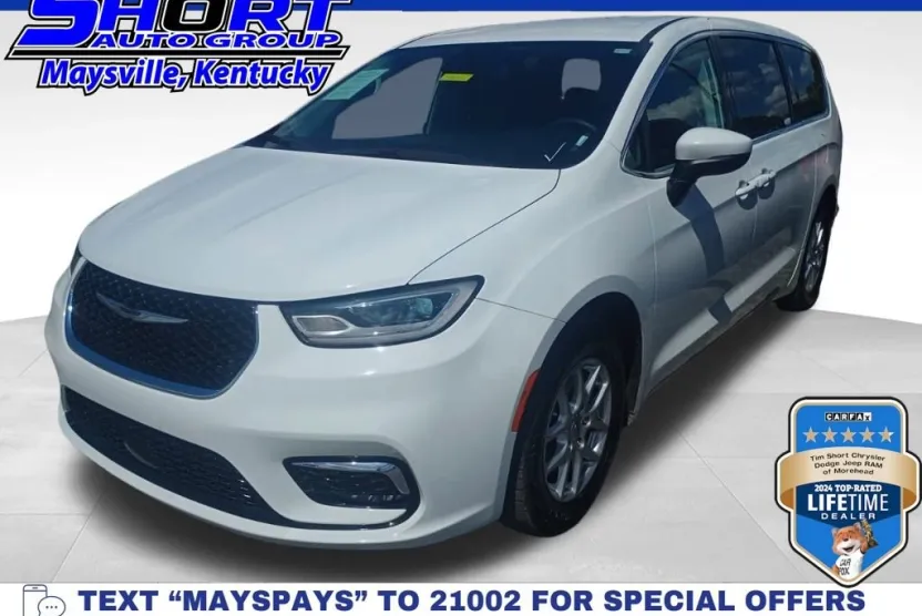 2023 Chrysler Pacifica Touring L photo 1