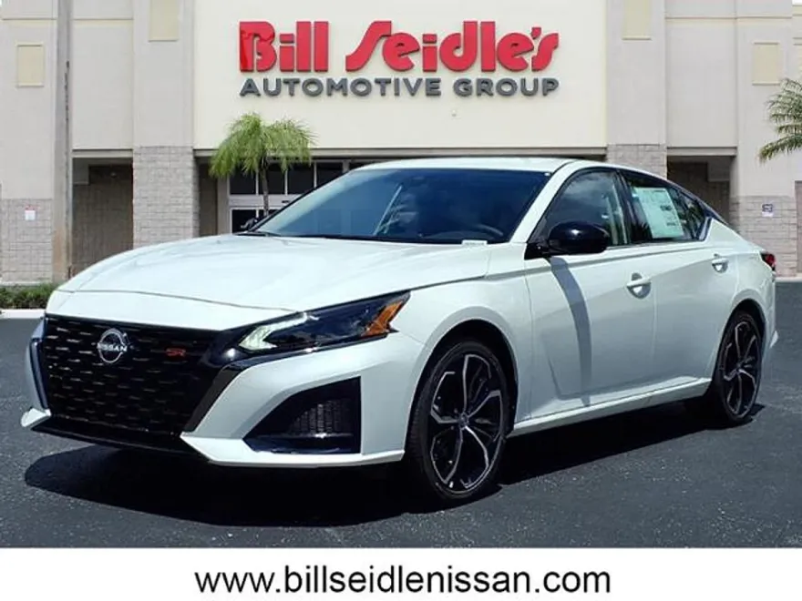 2025 Nissan Altima SR photo 1
