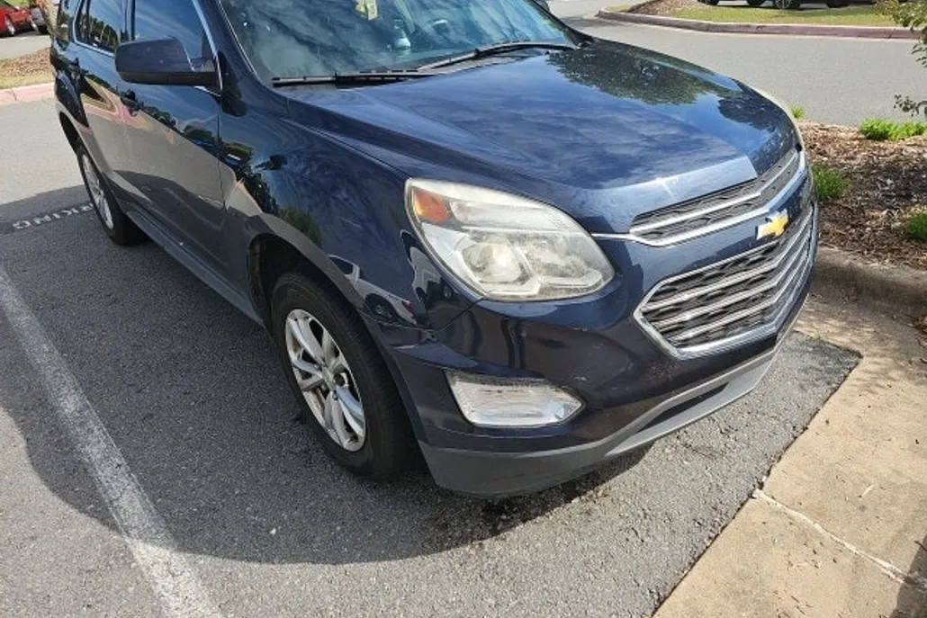 2017 Chevrolet Equinox LT photo 1