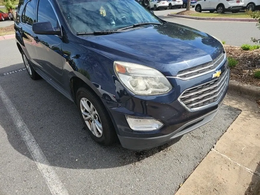 2017 Chevrolet Equinox LT photo 1