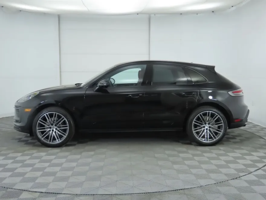 2025 Porsche Macan Base photo 1