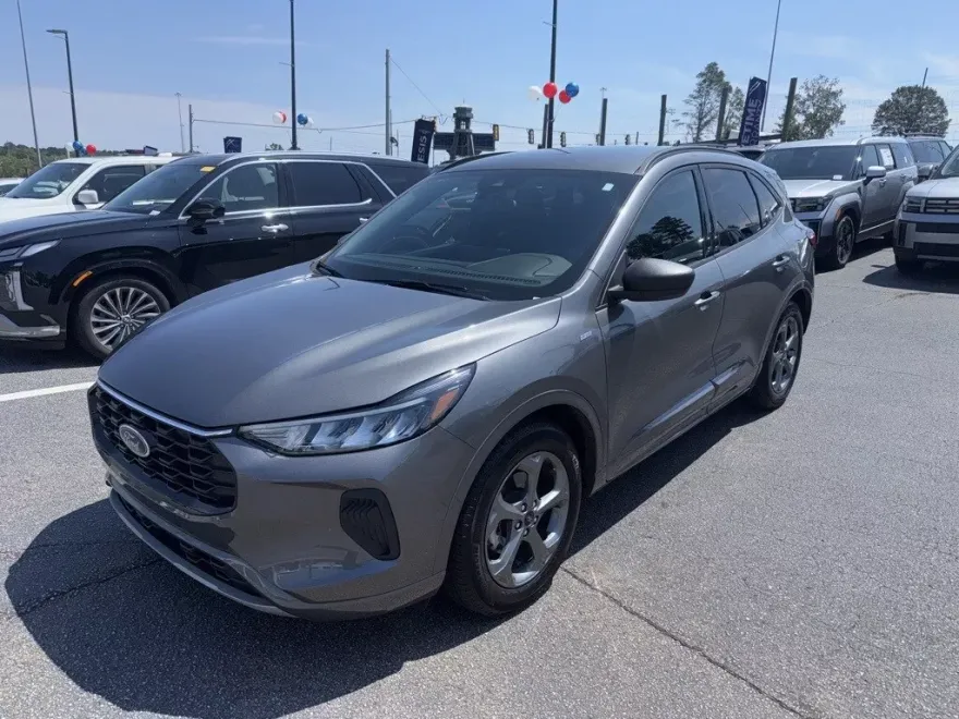 2024 Ford Escape ST-Line photo 1