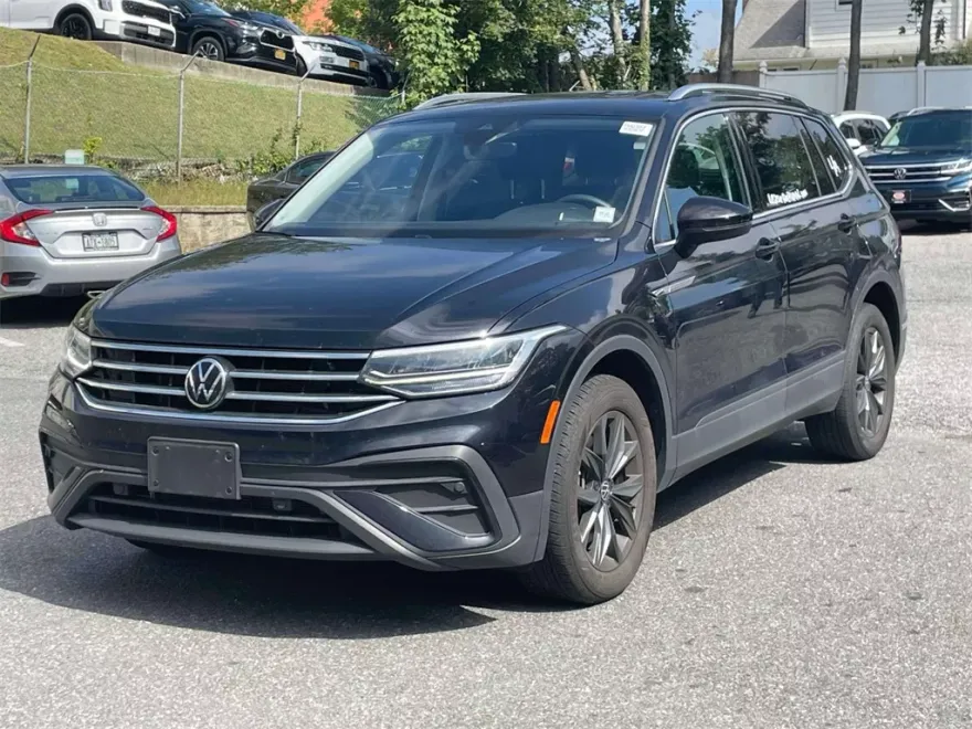 2022 Volkswagen Tiguan SE photo 1