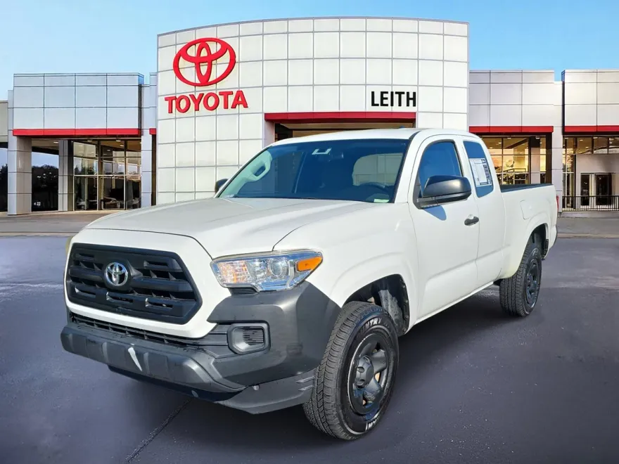 2017 Toyota Tacoma SR photo 1